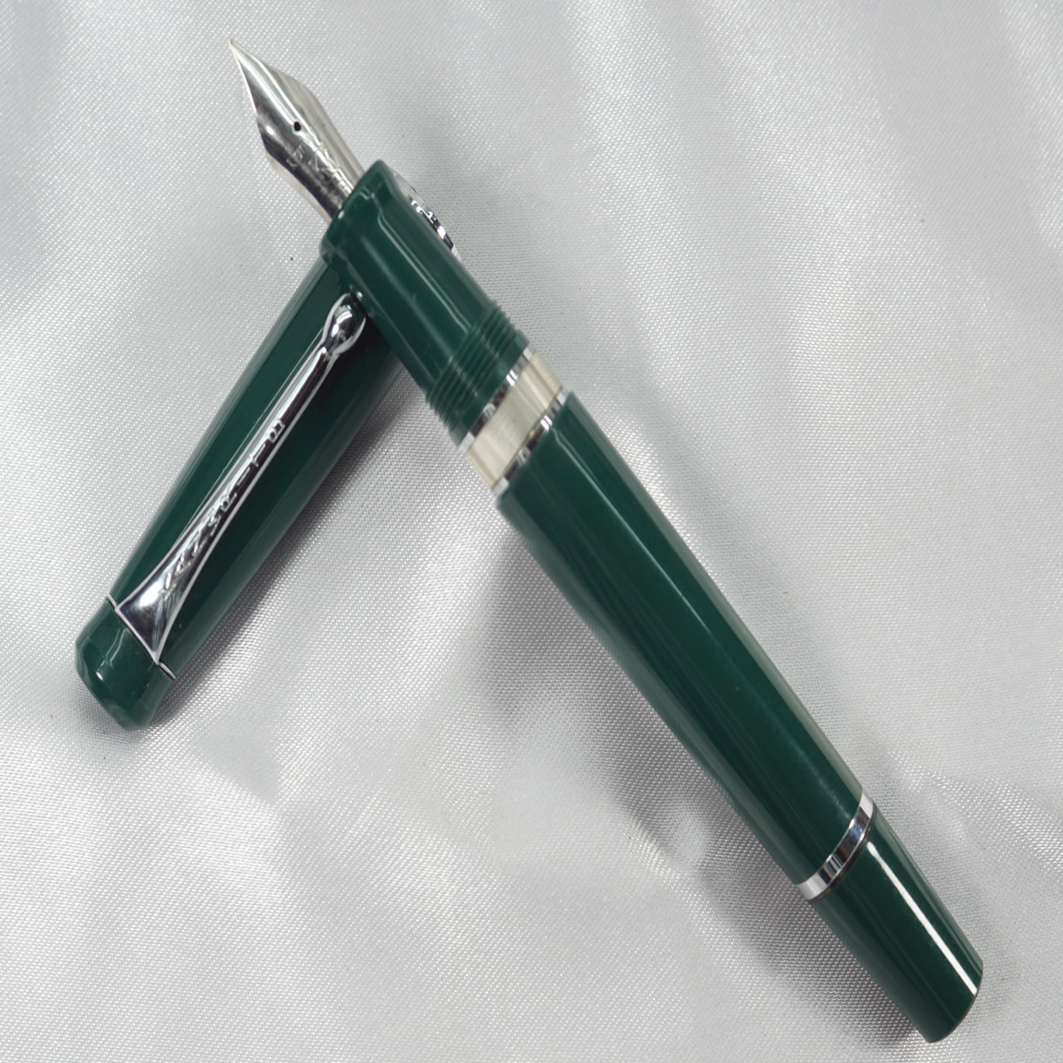 Kanwrite Heritage CT Solid Green  Body and Cap Type Silver Clip with Green Grip Fine Nib Piston Type Fountain Pen SKU 27759