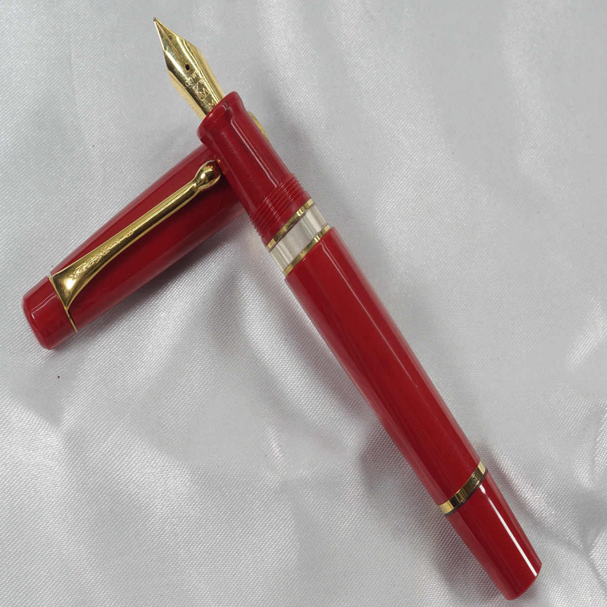 Kanwrite Heritage GT Solid Red Color  Body and Cap Type Gold Clip with Red Grip Medium Nib Piston Type Fountain Pen SKU 27764