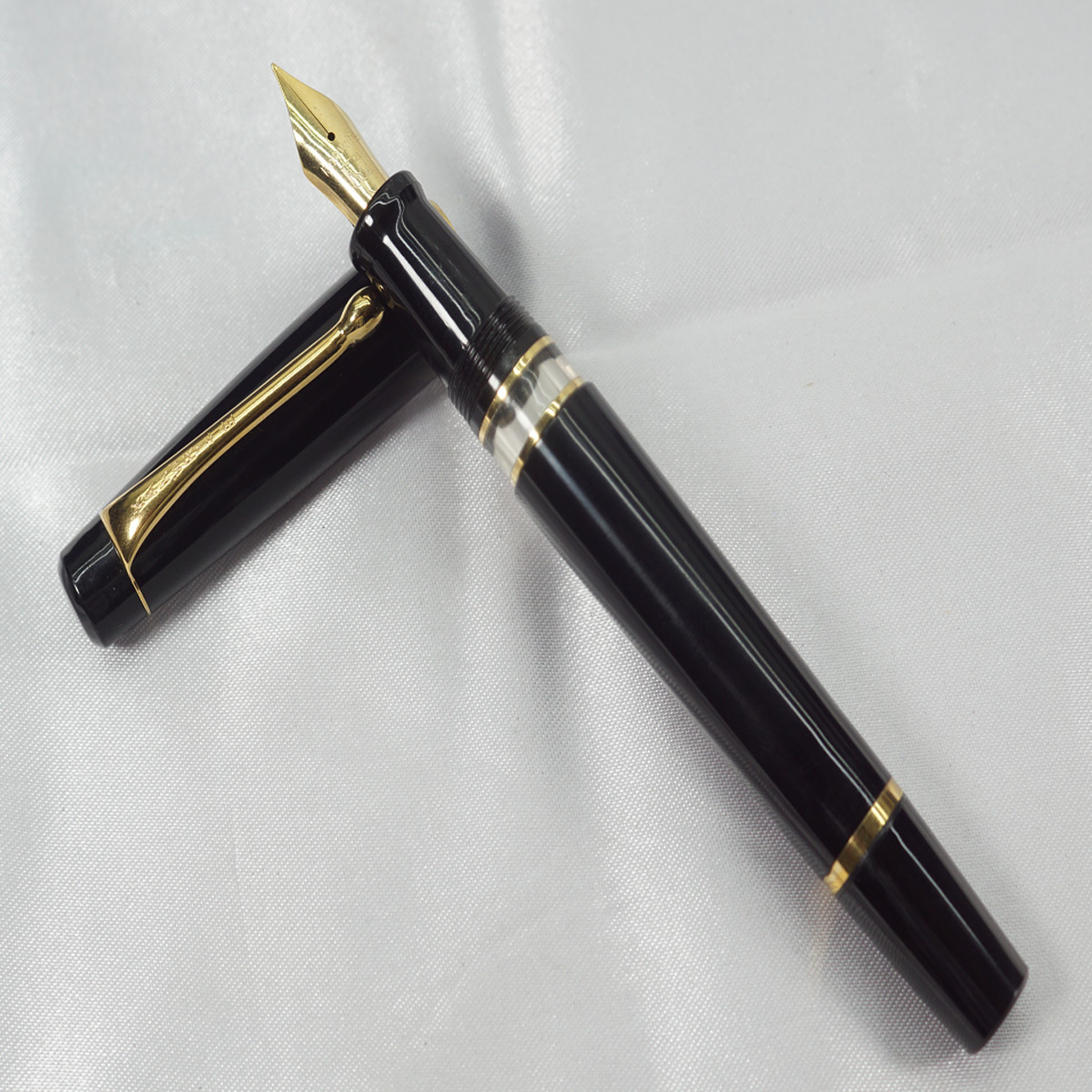 Kanwrite Heritage GT  Solid Black Color  Body and Cap Type Gold Clip with Black Grip Medium Nib Piston Type Fountain Pen SKU 27769