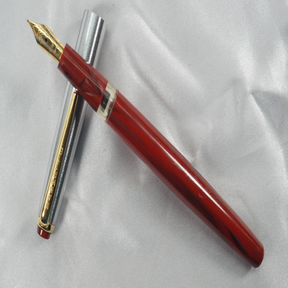 Kanwrite Saloon GT Crimson Haze Color Body with Silver Cap With Fine Nib Converter Type Fountain Pen SKU 27823