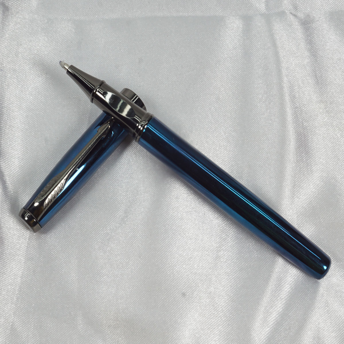 Yiren 3881 Glossy Blue Color Body With Gun Metal Color Clip Roller Ball Pen SKU 27863