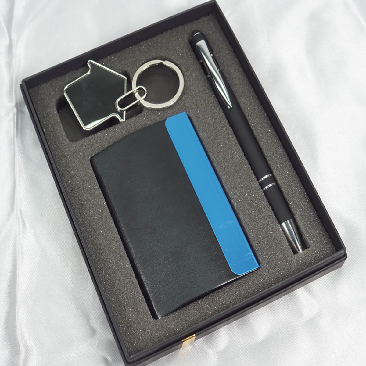 penhouse.in Card Holder Black Color and Metal Keychain with Retractable Ball Pen Set 3 in 1 SKU 27883