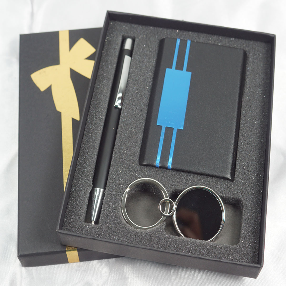 penhouse.in Card Holder Black Color and Round Metal Keychain Retractable Ball Pen Set 3 in 1 SKU 27885