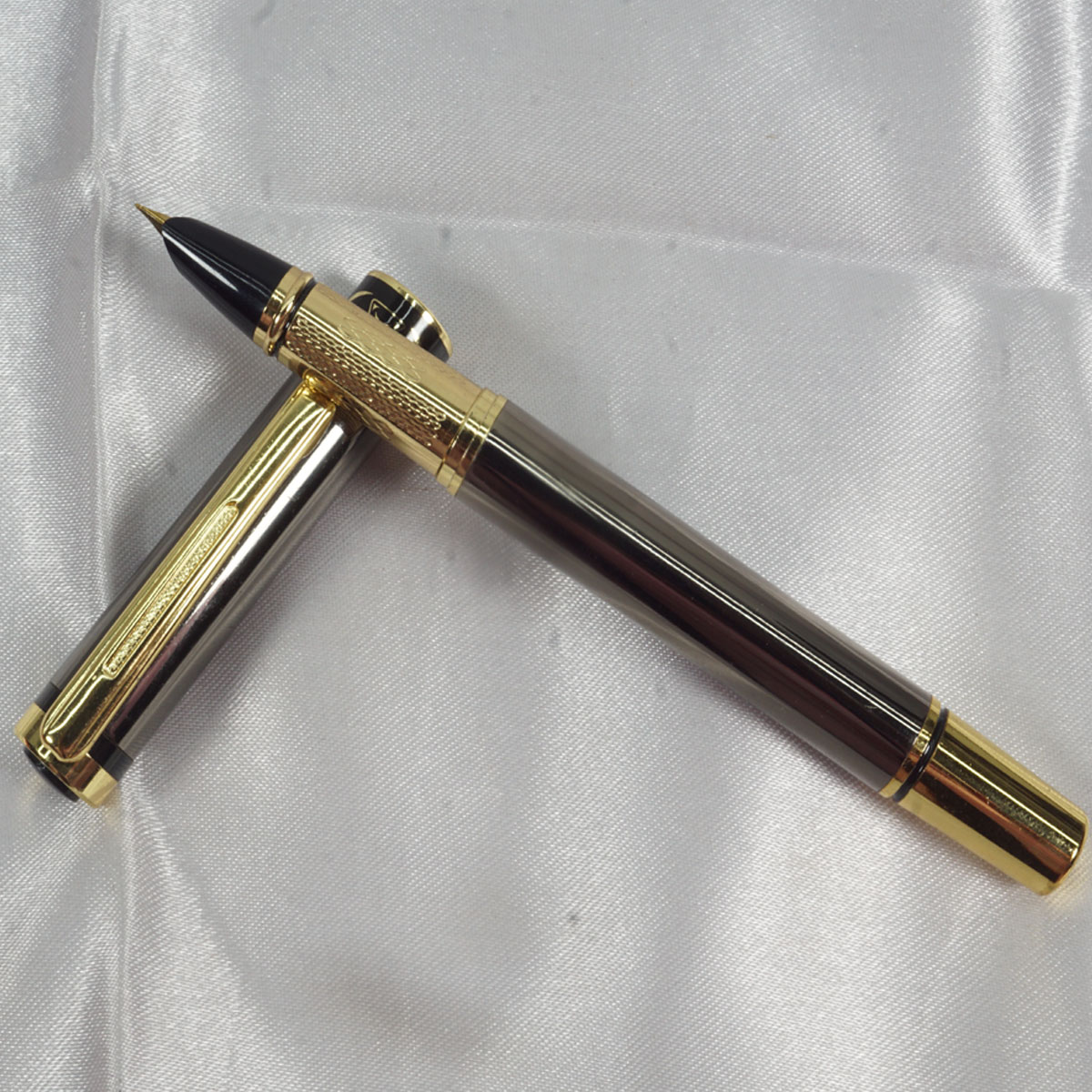 Dikawen 701 Grey Color Body With Gold Clip And Trim Fine Nib Converter Type Fountain Pen SKU 27976