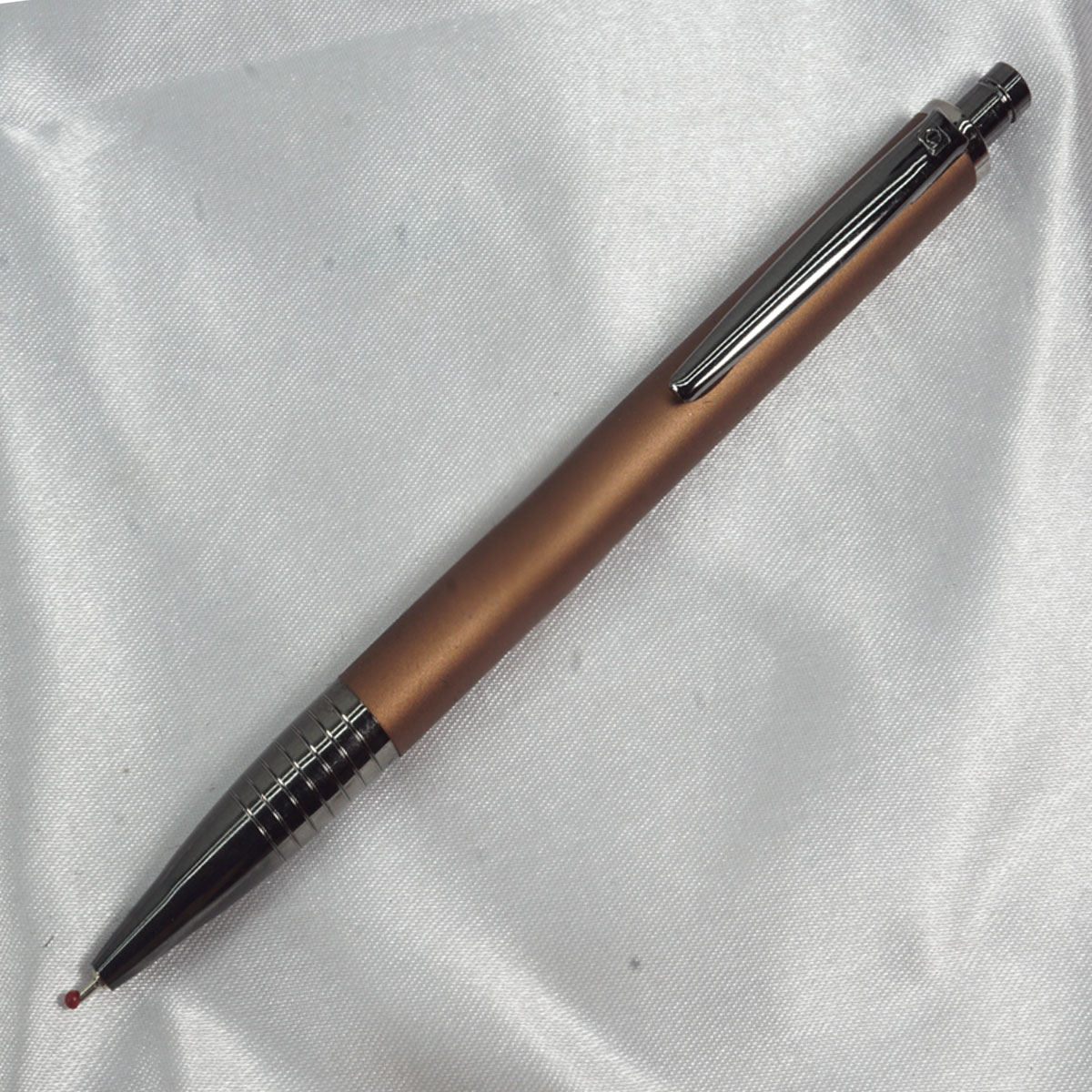 Cello Elite Select Metal Brown Color Body With Gun Metal Color Clip And Grip Retractable Type Ball Pen SKU 28002