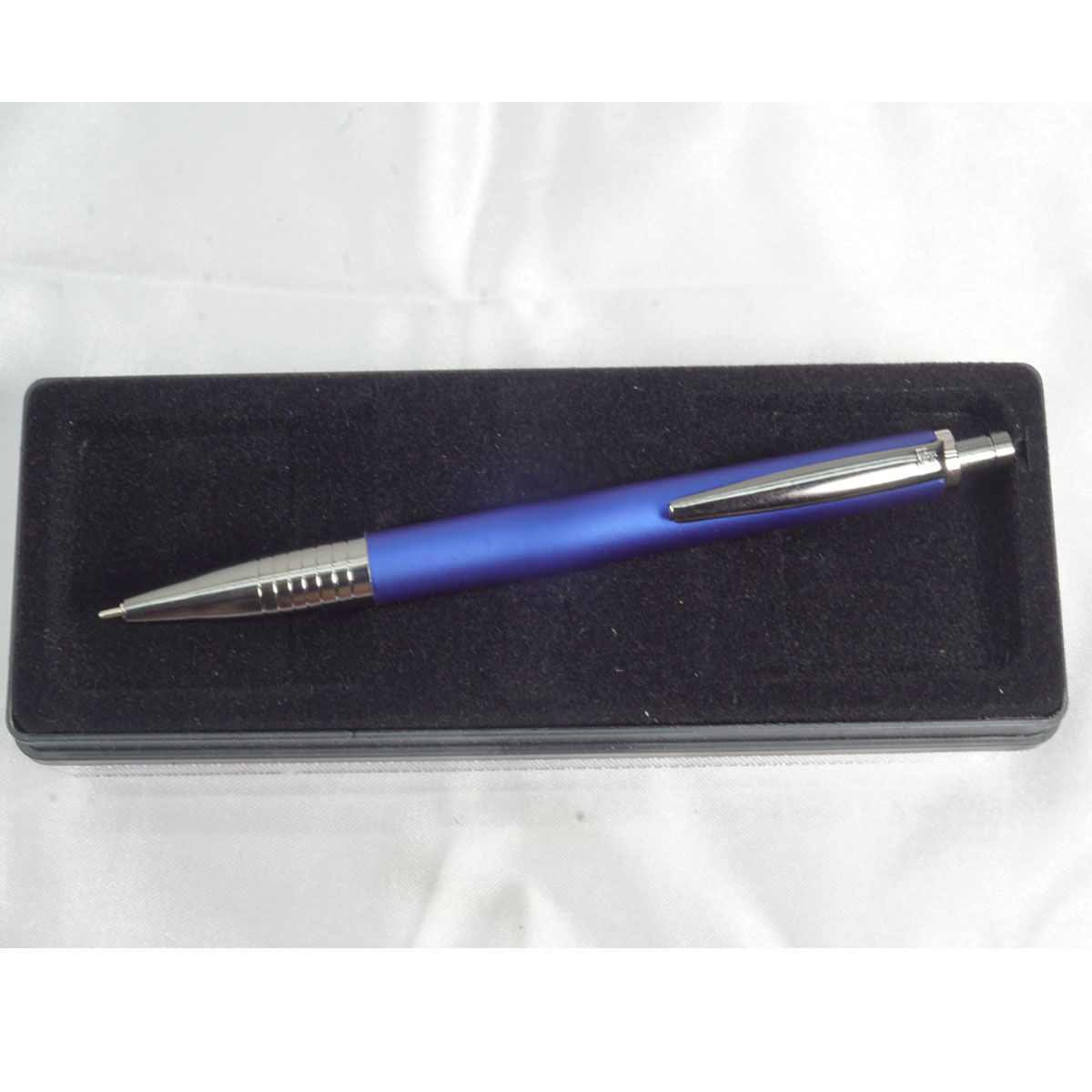 Cello Elite Select Metal Blue Color Body With Gun Metal Color Clip And Grip Retractable Type Ball Pen SKU 28003