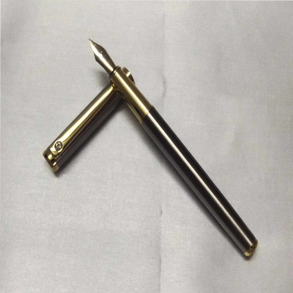 Yong Sheng Silver Color Body and Cap with Gold Clip and Grip Fine Nib Converter Type Fountain Pen SKU 28101
