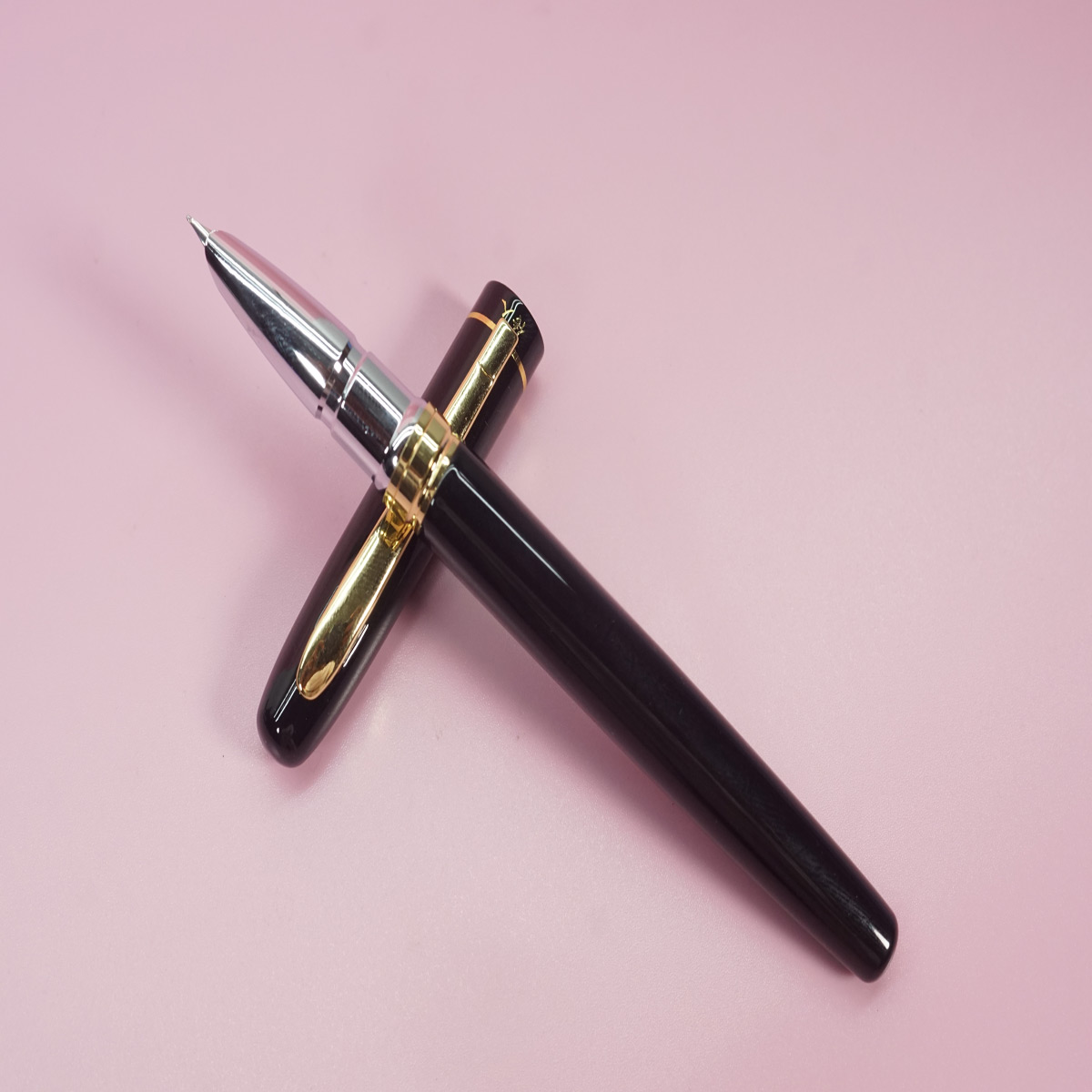 Chren 790 Glossy Black Color Body and Cap with Gold Clip with Silver Grip Fine Nib Converter Type Fountain Pen SKU 28278