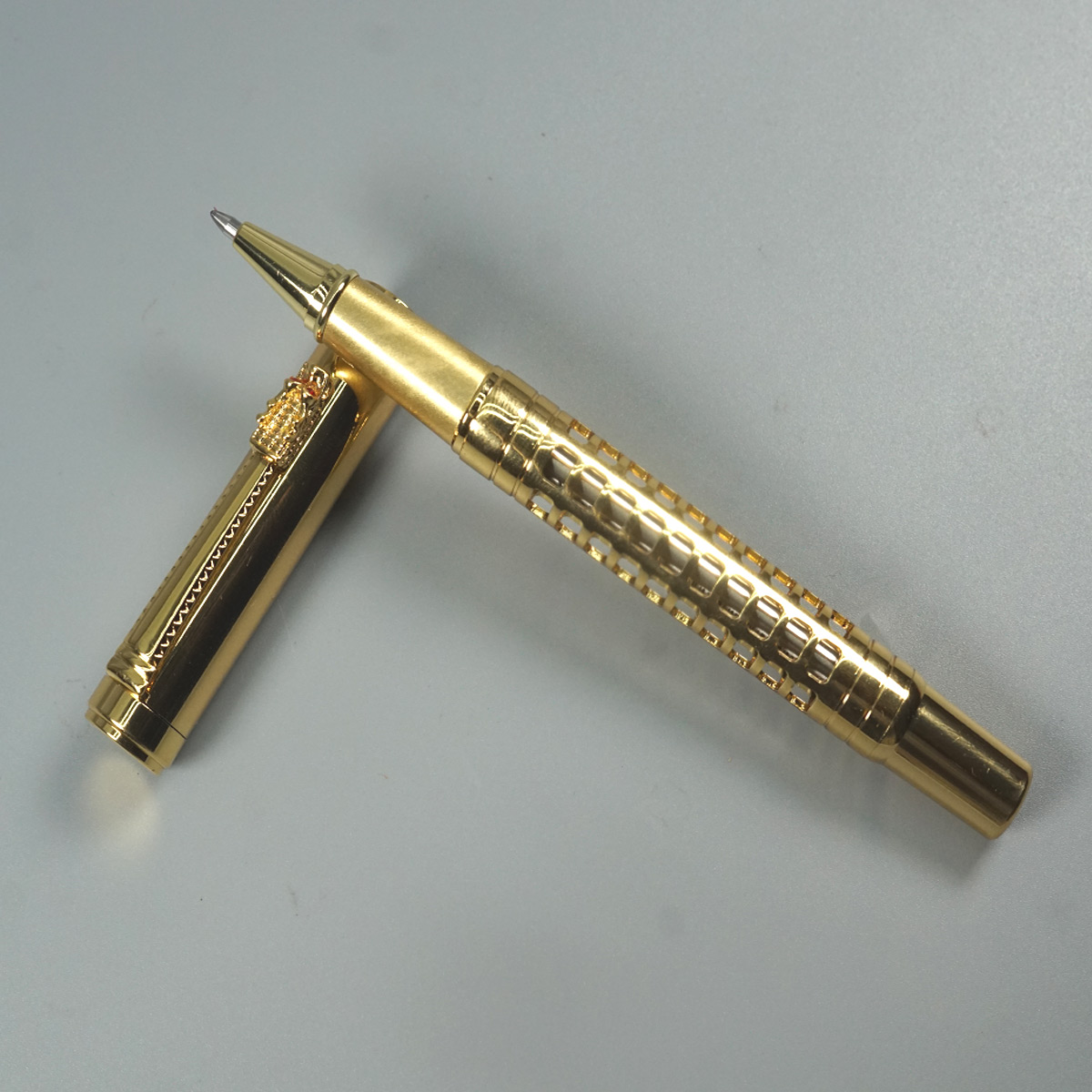 Luoshi 0216 Full Gold Color Design Body and Cap Dargon Clip Roller Ball Pen SKU 28517