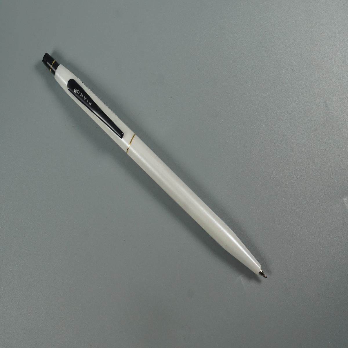 Piano White Color Body with Black color Clip Retractable Ball Pen SKU 28582