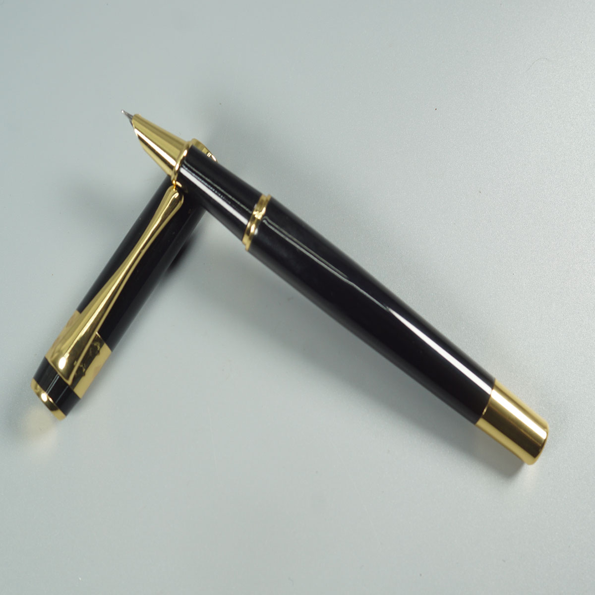 Hero Glossy 1518 Black Color Body and Cap With Gold Clip Fine Nib Converter Type Fountain pen SKU 28628