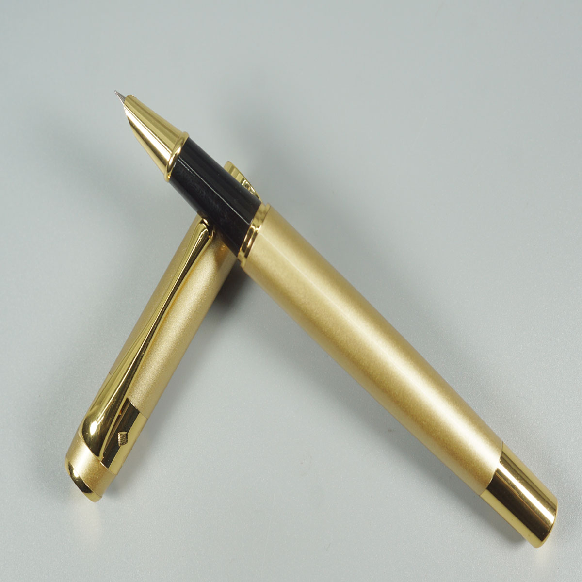 Hero Glossy 1518 Gold Color Body and Cap With Gold Clip Fine Nib Converter Type Fountain pen SKU 28629