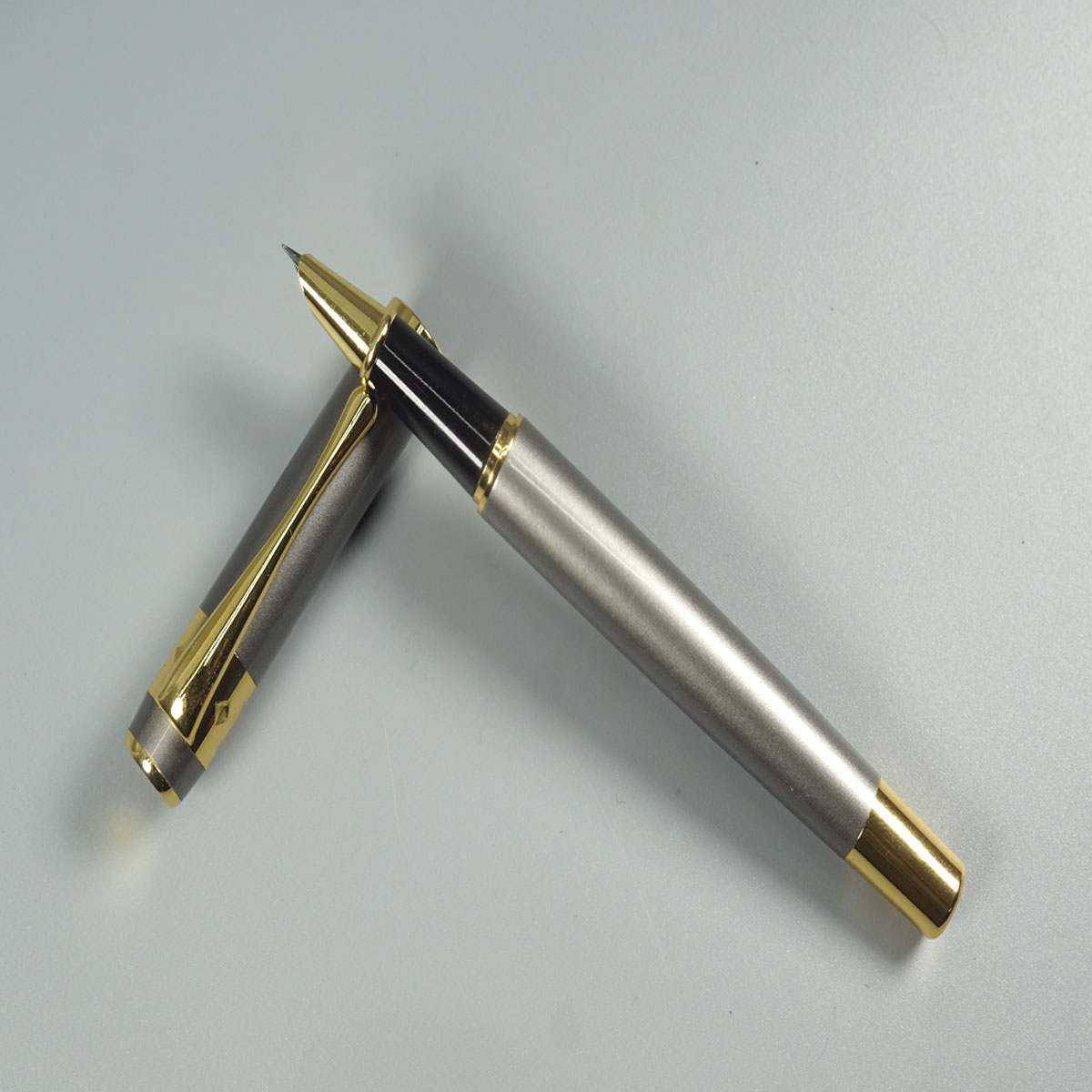 Hero Glossy 1518 Grey Color Body and Cap With Gold Clip Fine Nib Converter Type Fountain pen SKU 28630