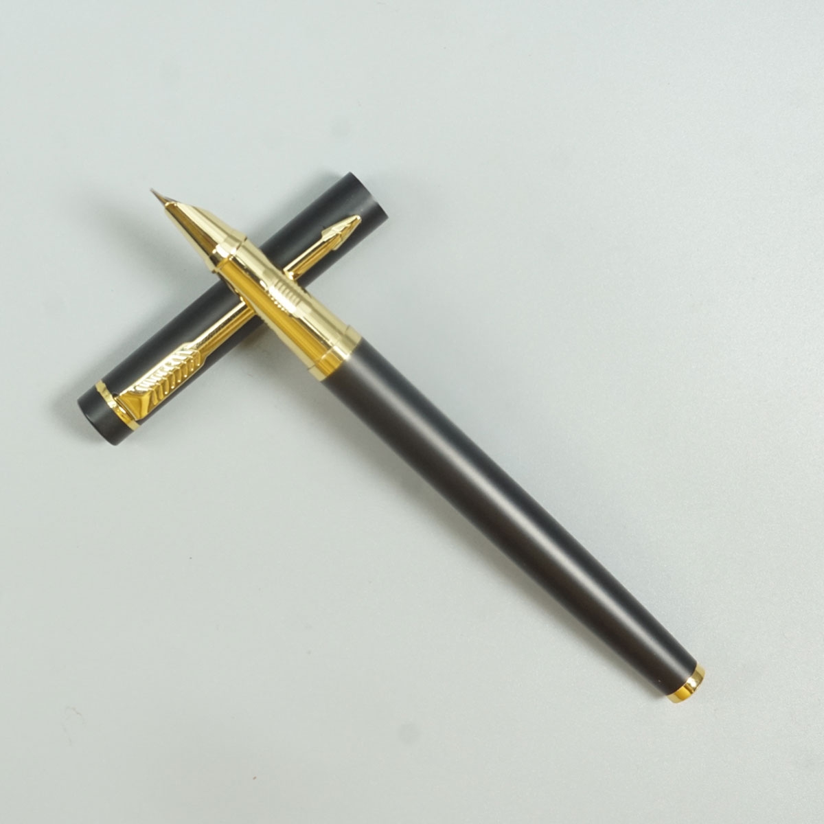 Luoshi 3119 Black Color Body With Gold Clip Fine Nib Converter Type Fountain Pen SKU 28702