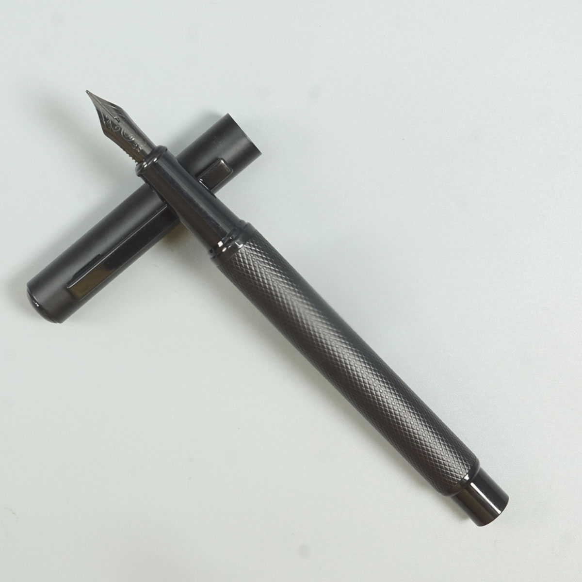 Luoshi 5859 Black Color body Checked Design Fine Nib Converter Type Fountain Pen SKU 28704
