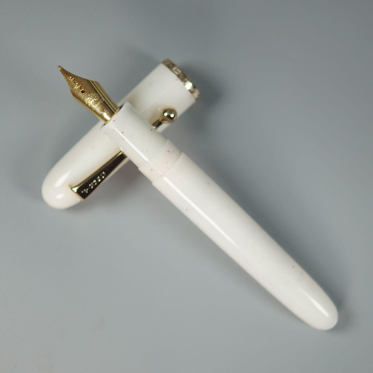 Jinhao 9013 White Color And Red Dot On Pen Medium Nib Converter Type Fountain Pen SKU 28818