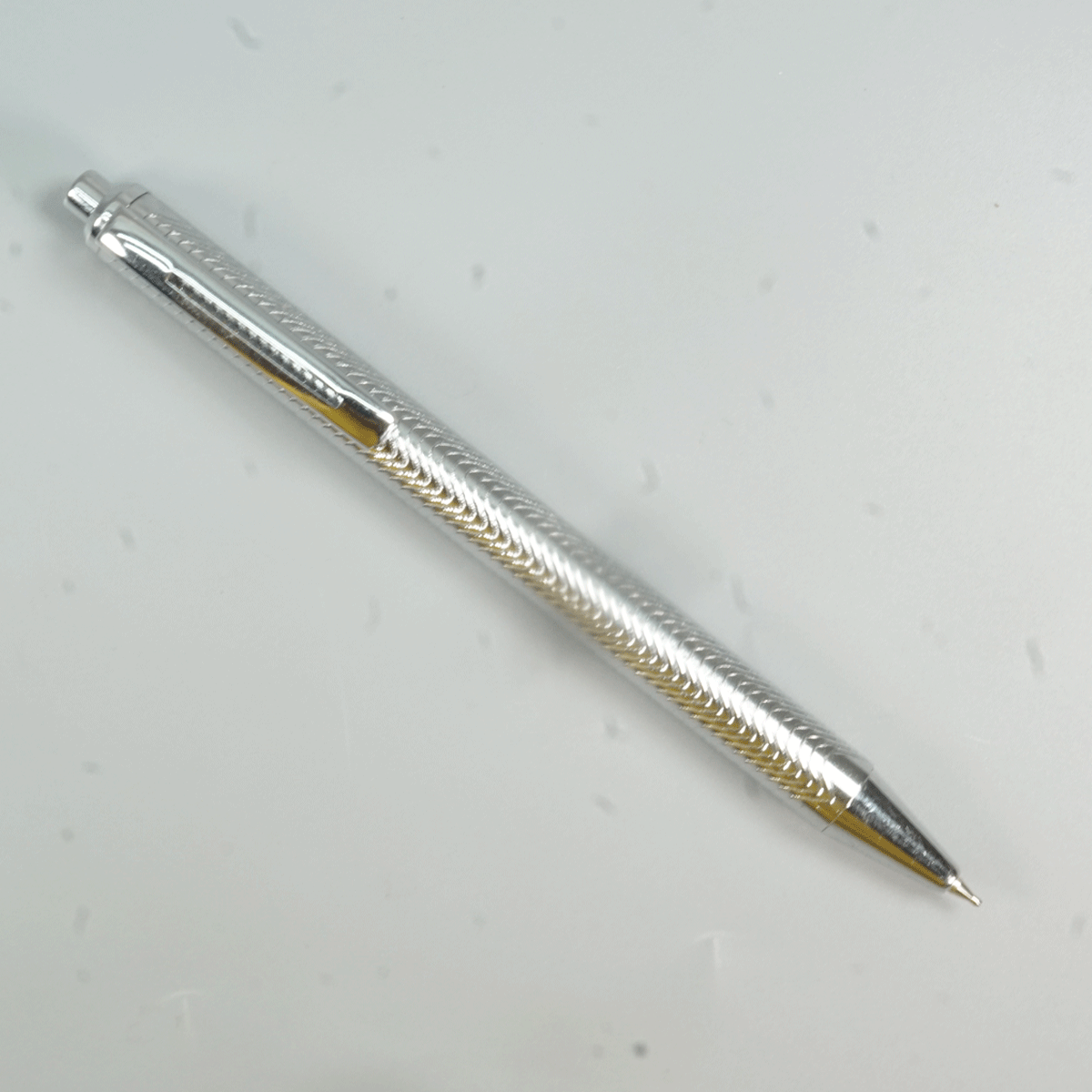 penhouse.in Silver Color Body With Silver Color Clip And Retractable Type Ball Pen SKU 28945