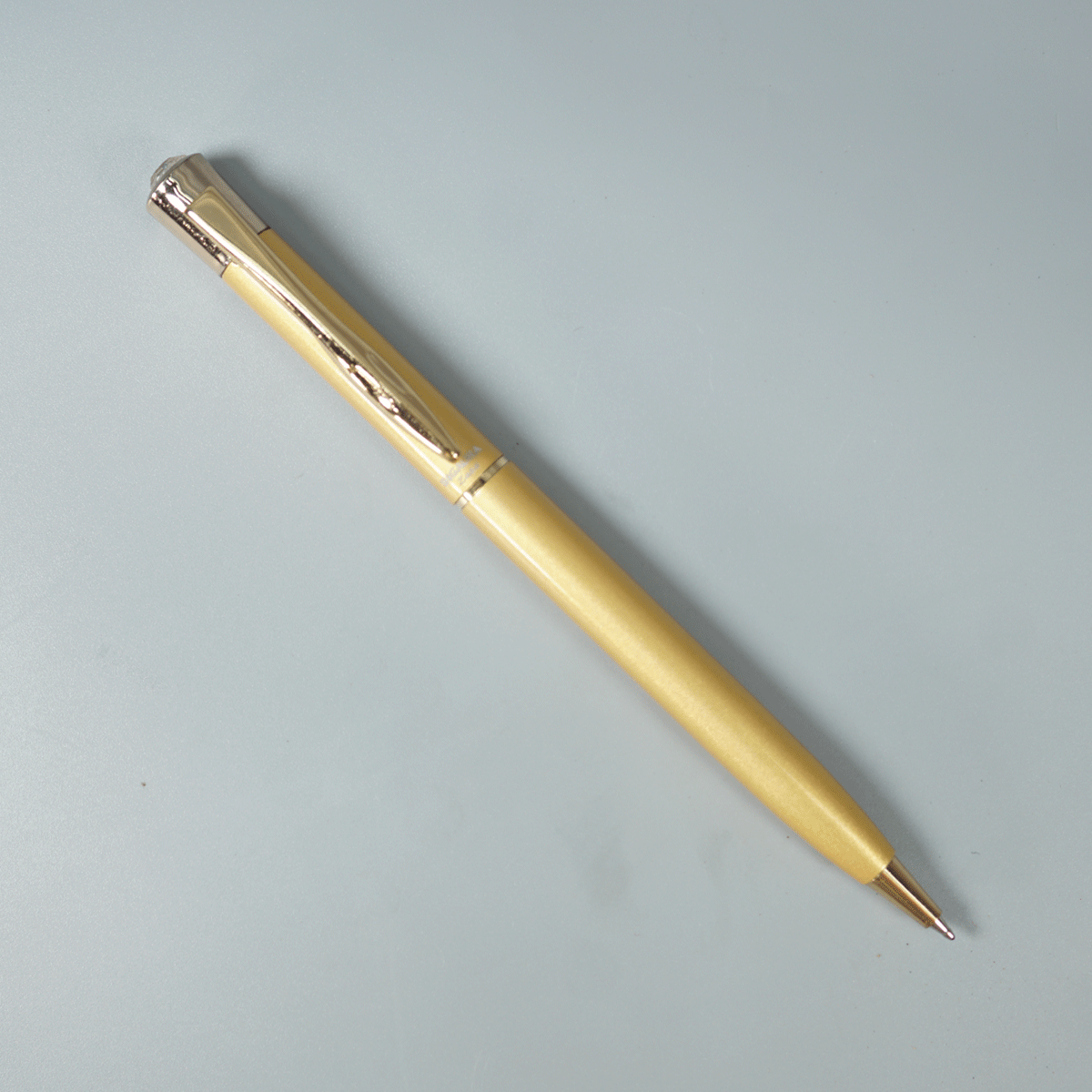 Sigaura Zazz Full Gold Color Body With Top on Stone Twist Type Ball Pen SKU 29080