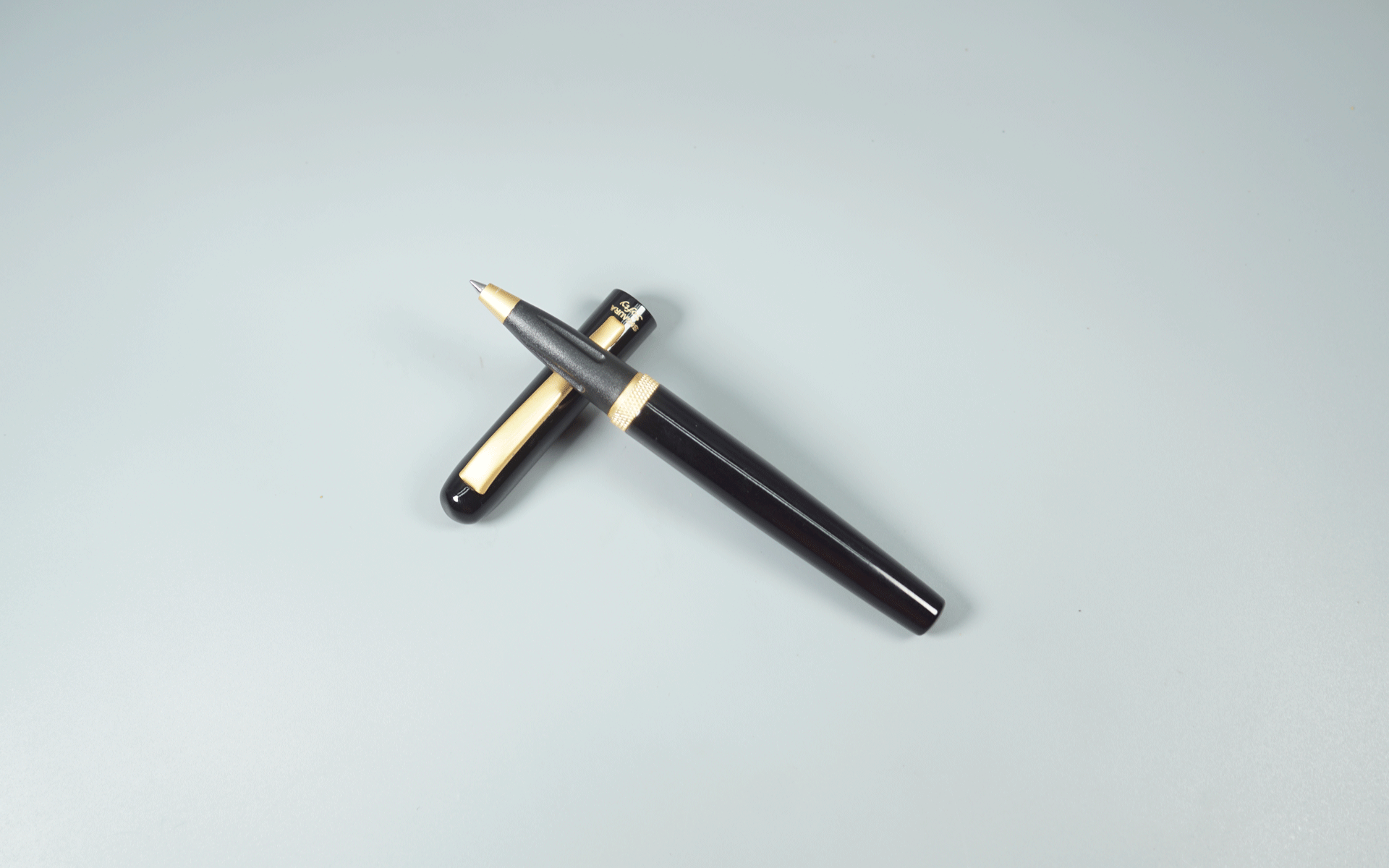 Sigaura Softy Glossy Full Black Color Body With Gold Trim And Clip Fine Tip Magnet Cap Type Roller Ball Pen SKU 29100