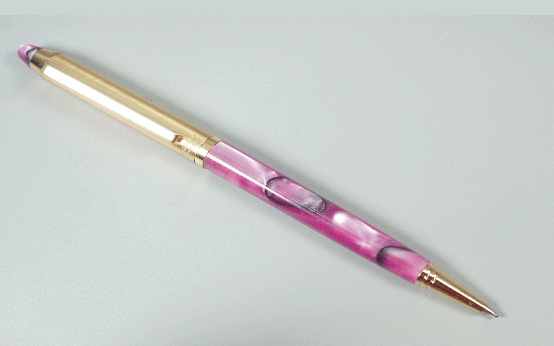 Sigaura Aurum Crystal Half Gold With purple Color  And Trim Fine Tip Twist Type Ball Pen SKU 29102