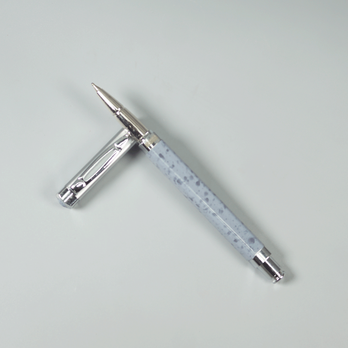 Sigaura Dimension Body Grey Color Marball Type With Silver Color Clip And Fine Tip  Ball  Pen SKU 29113