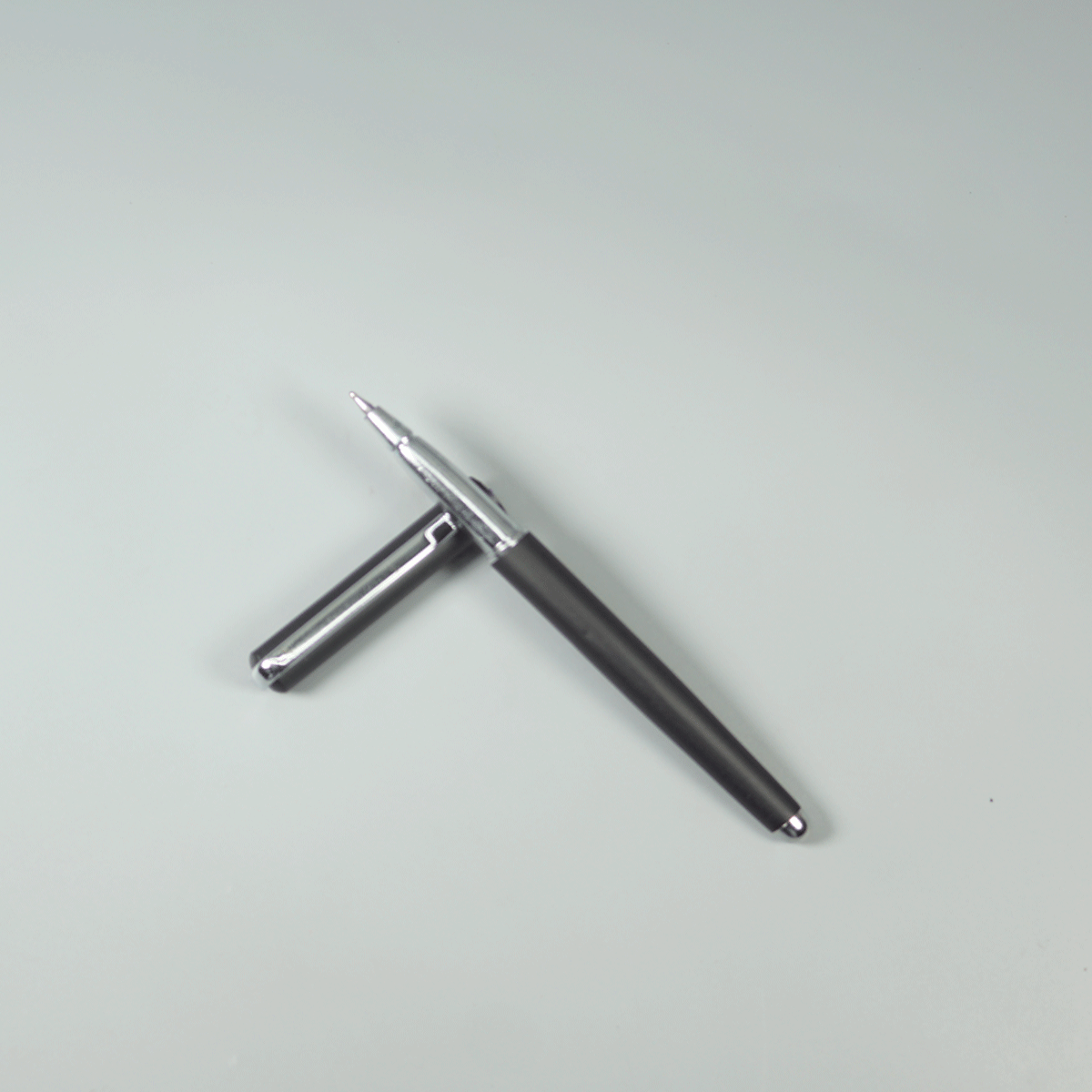 Sigaura Edison Matte Body Full Black Color With Silver Color Clip And Fine Tip Type Ball Pen SKU 29122