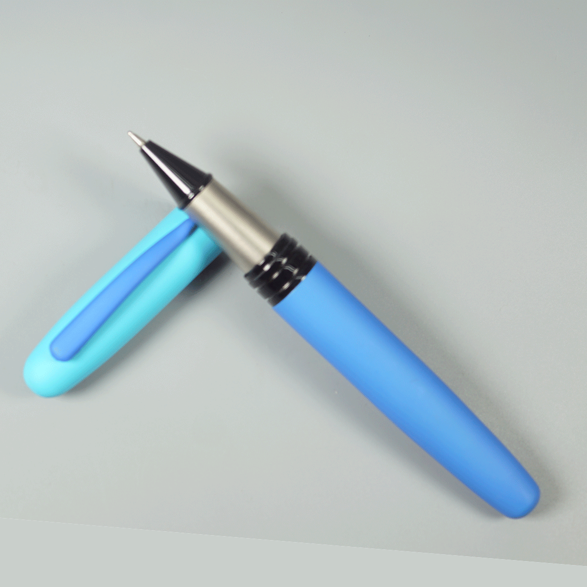 Sigaura Huge Matte Body Half Bule Color With Light Bule Color Cap And Fine Tip Type Ball Pen SKU 29123
