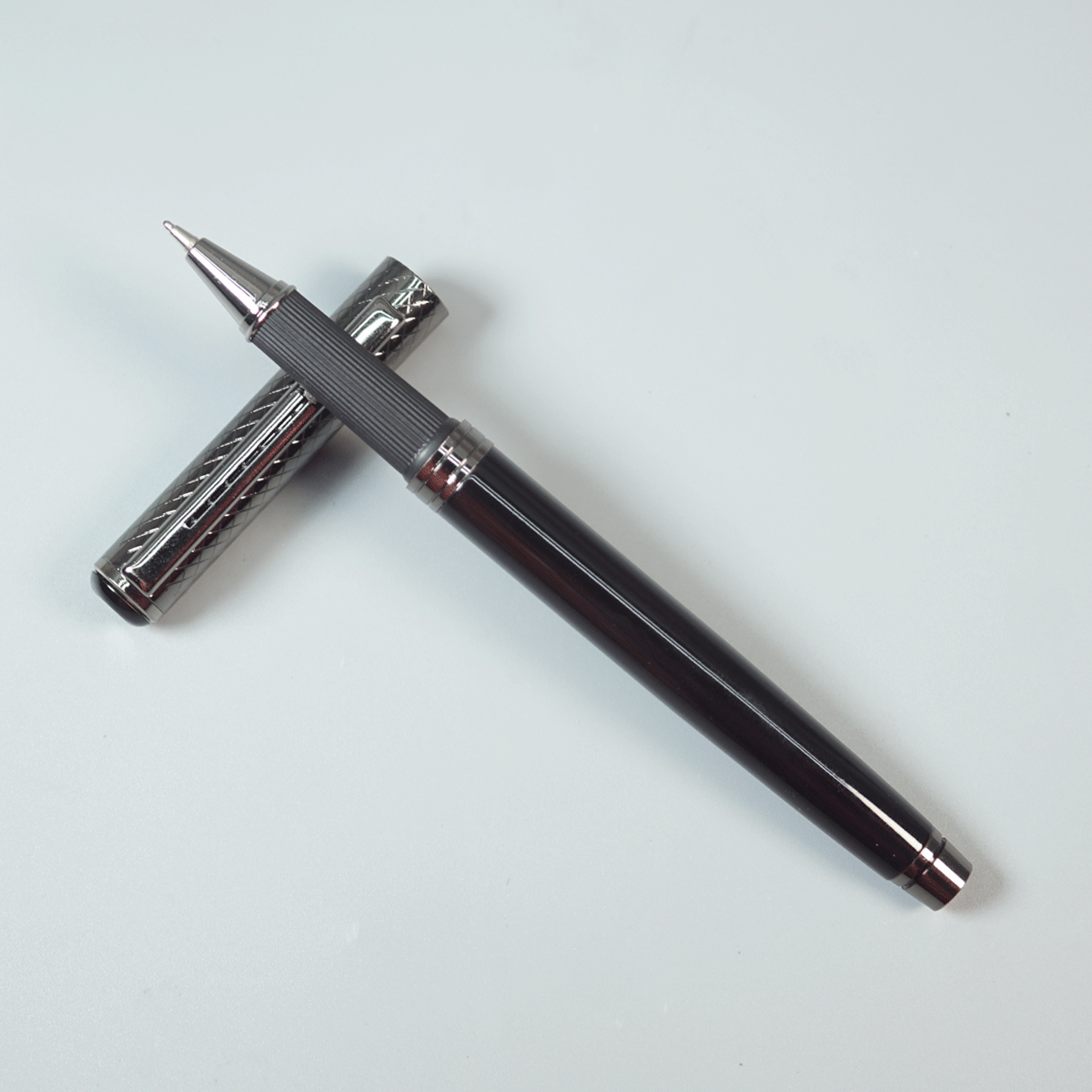 penhouse.in Pens Glossy Black Color Body With Gun Metal Color Cap And Ball Pen 29144