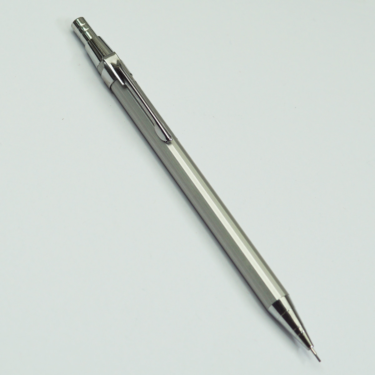 Jian Hao Silver Color Body With Silver Clip 0.7mm Led Pencil SKU 50052
