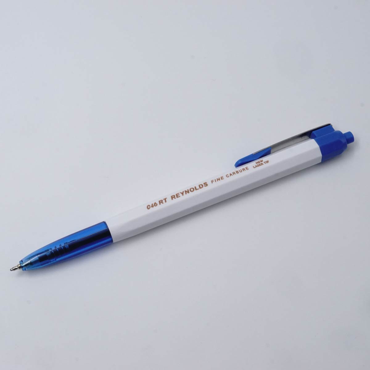 Reynolds 0.46 RT White Body With Blue Grip Retractable Ball pen SKU 50283