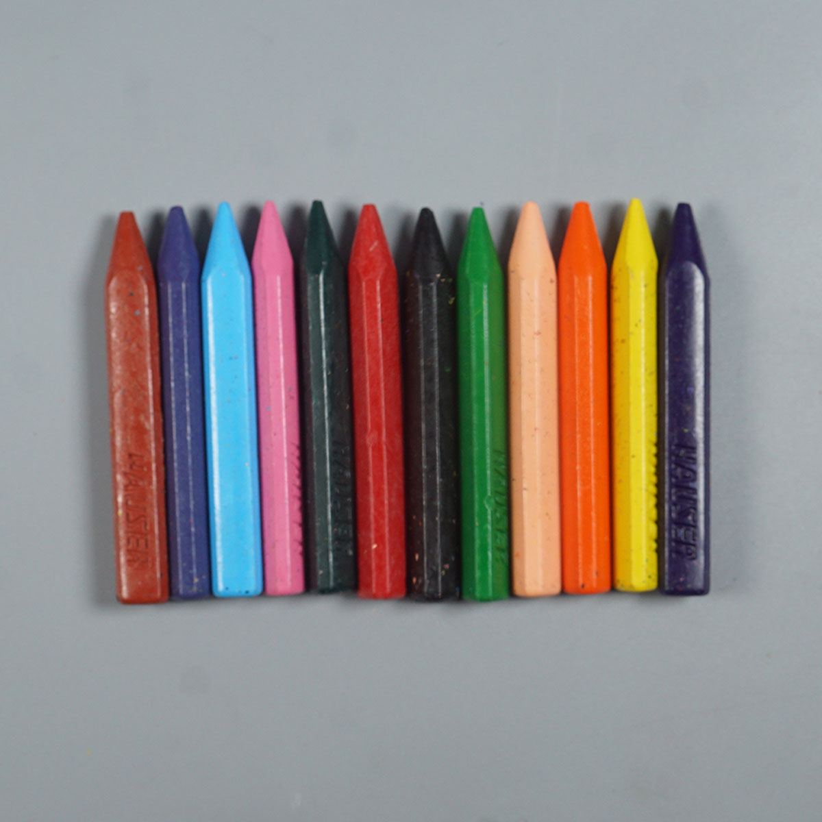 Hauser Disnep Frozen 12 Colous Plastic Crayons Set SKU 52198