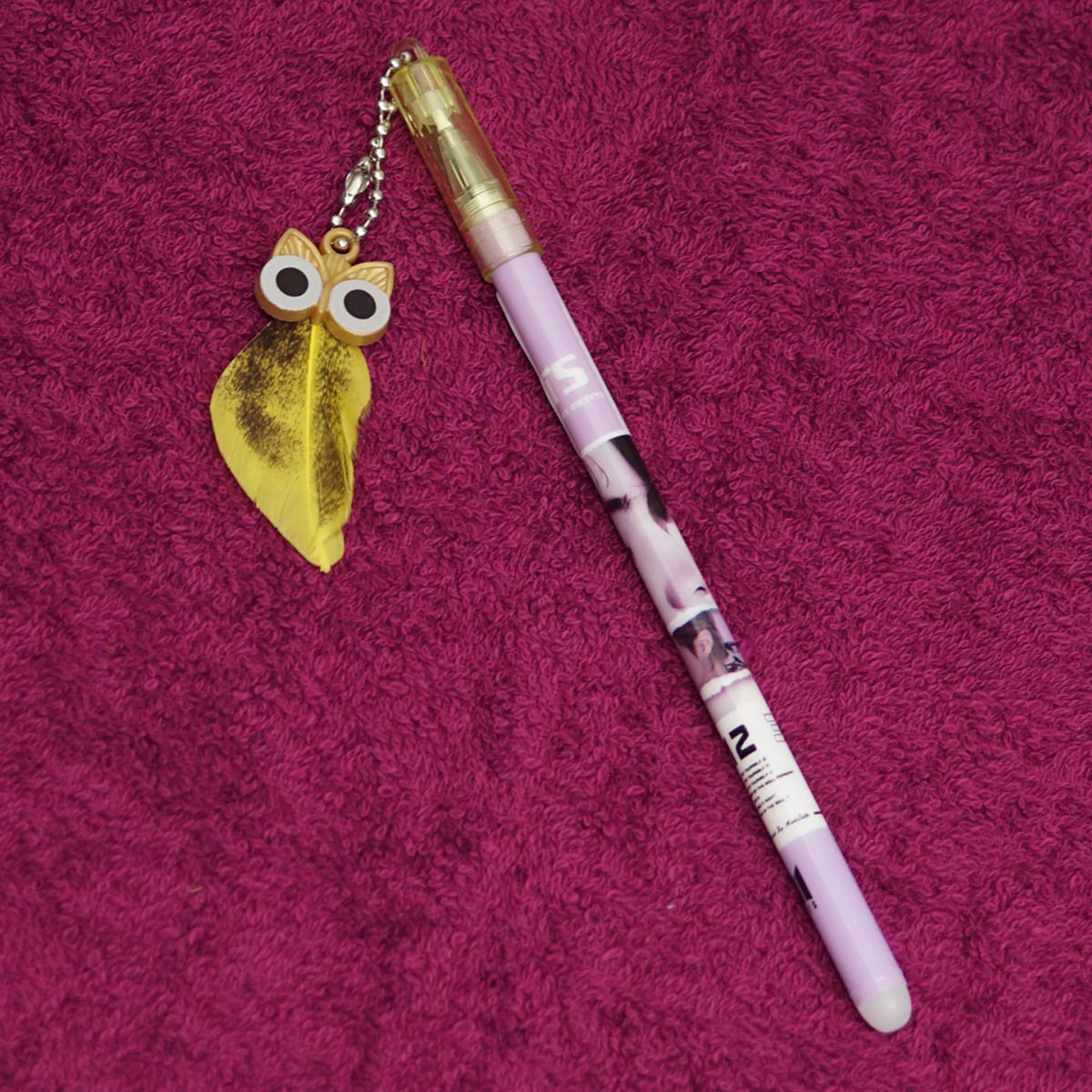 penhouse.in BTS Printed Design Body With Yellow Color Owl Design Feather Fine Tip Cap Type Gel Pen SKU 55239