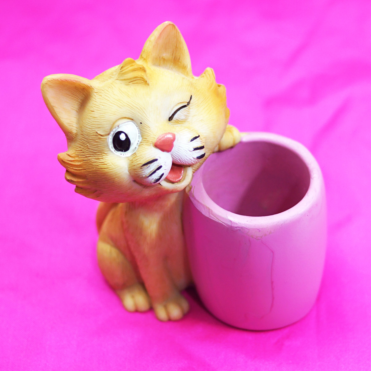penhouse.in Small Cute Light Brown Color Wink Eye Cat With Pink Color Pen Stand SKU 96549
