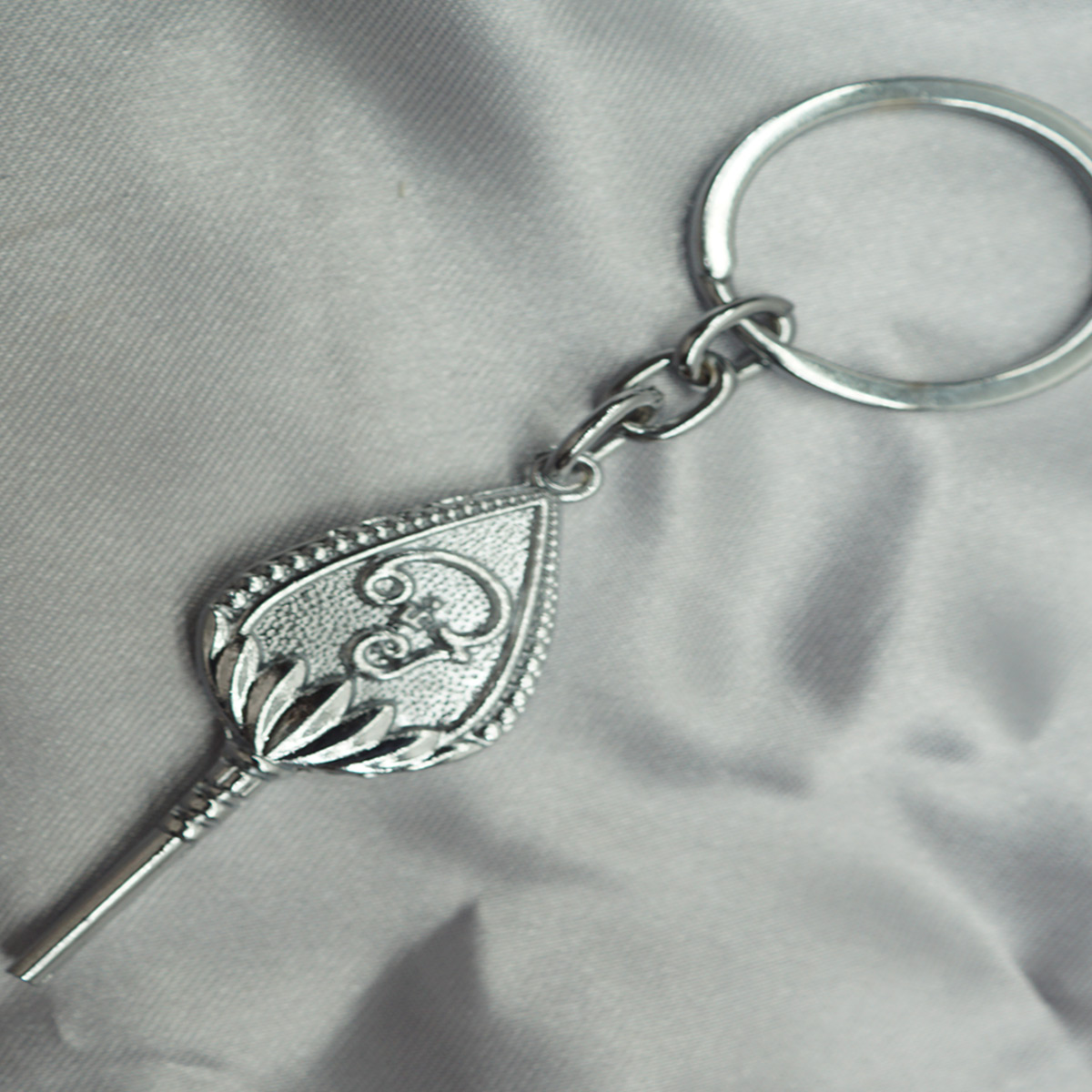 penhouse.in Om Vel Metal Silver Color Keycahin SKU KP272