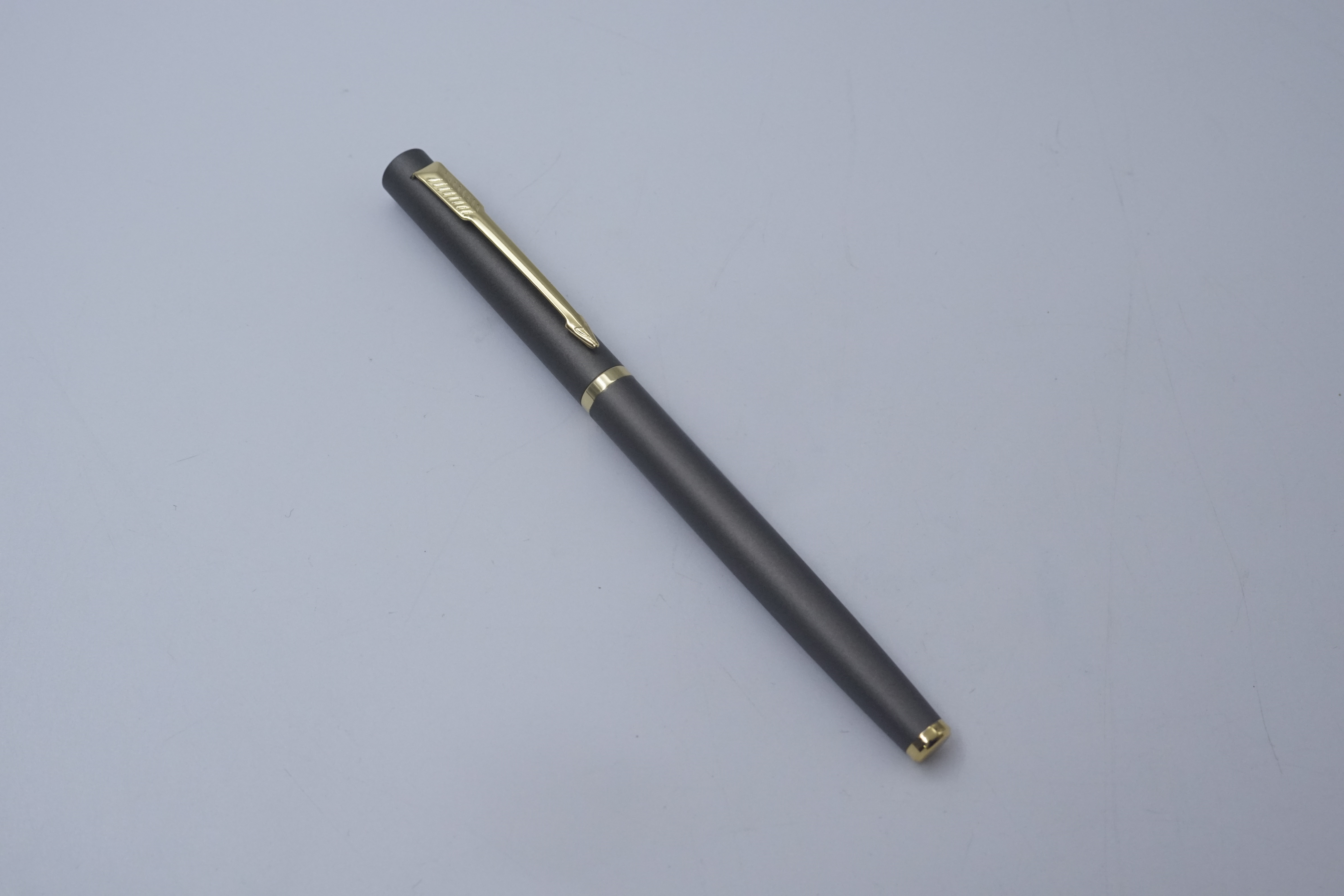 Luoshi 3119 Slim Silver Color Body With Gold Trim And Clip Converter Type Fountain Pen SKU 26501