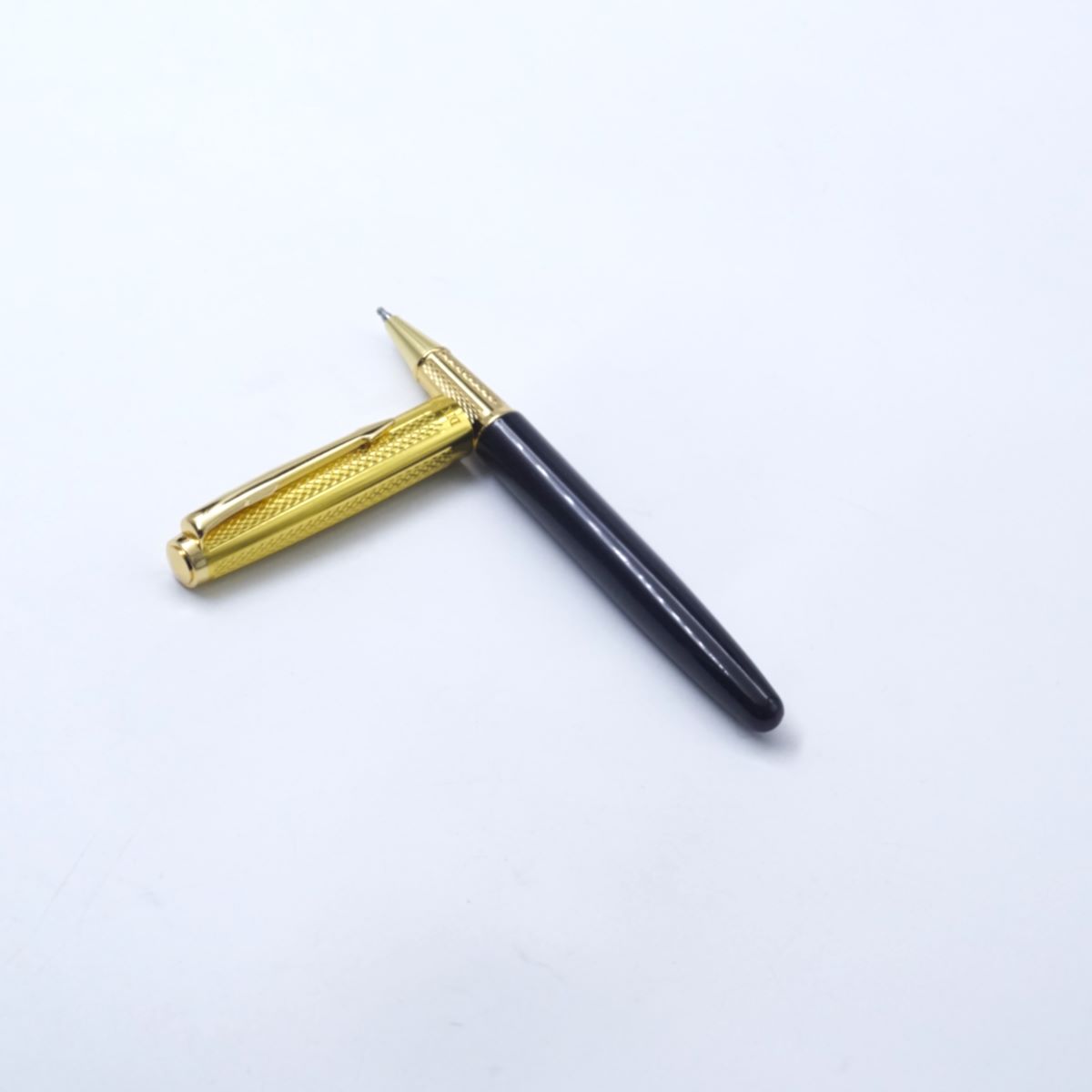 Dikawen 8069 Black Color Body Gold Color Cap type Roller Ball Pen SKU 26878