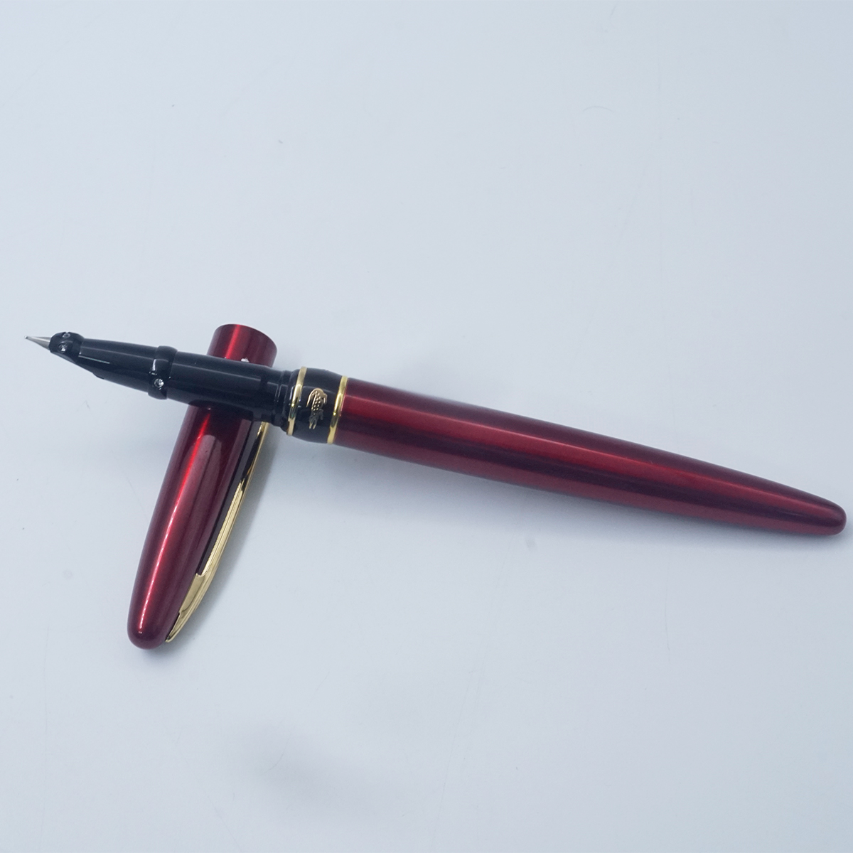 Yangzie Alligator 215 marrown Color Body With Gold Clip Fountain pen Fine Nib SKU 26390