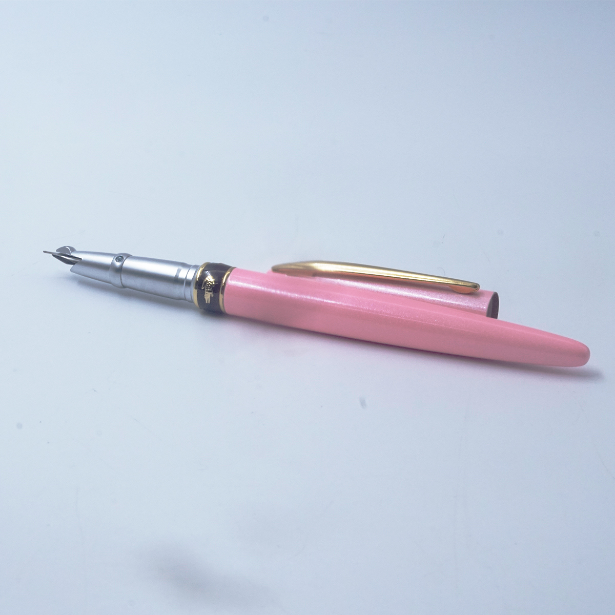 Yangzie Alligator 215 Pink Color Body With Gold Clip Fountain pen Fine Nib SKU 26392