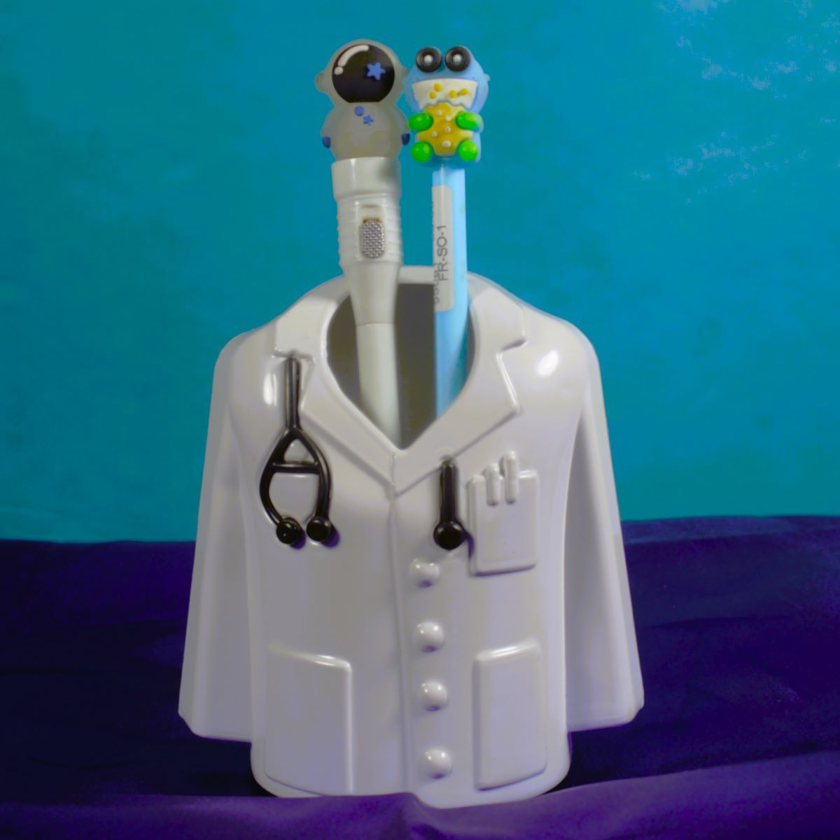 penhouse.in doctor design Pen stand White color SKU 51683