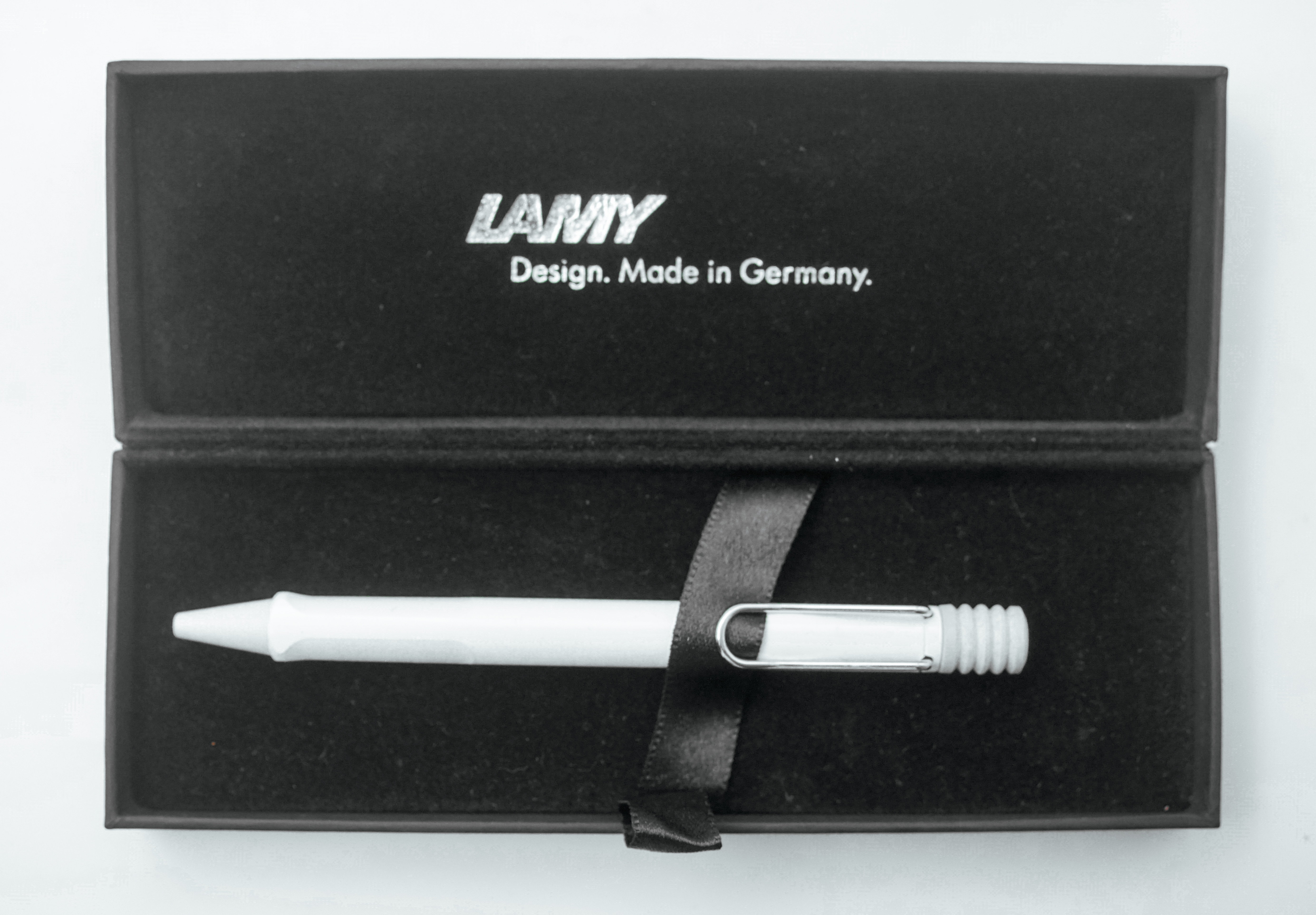 Lamy Safari White With Light Gray Color Body Sliver Trim Medium Tip  Retractable Type Ball Pen SKU 24801