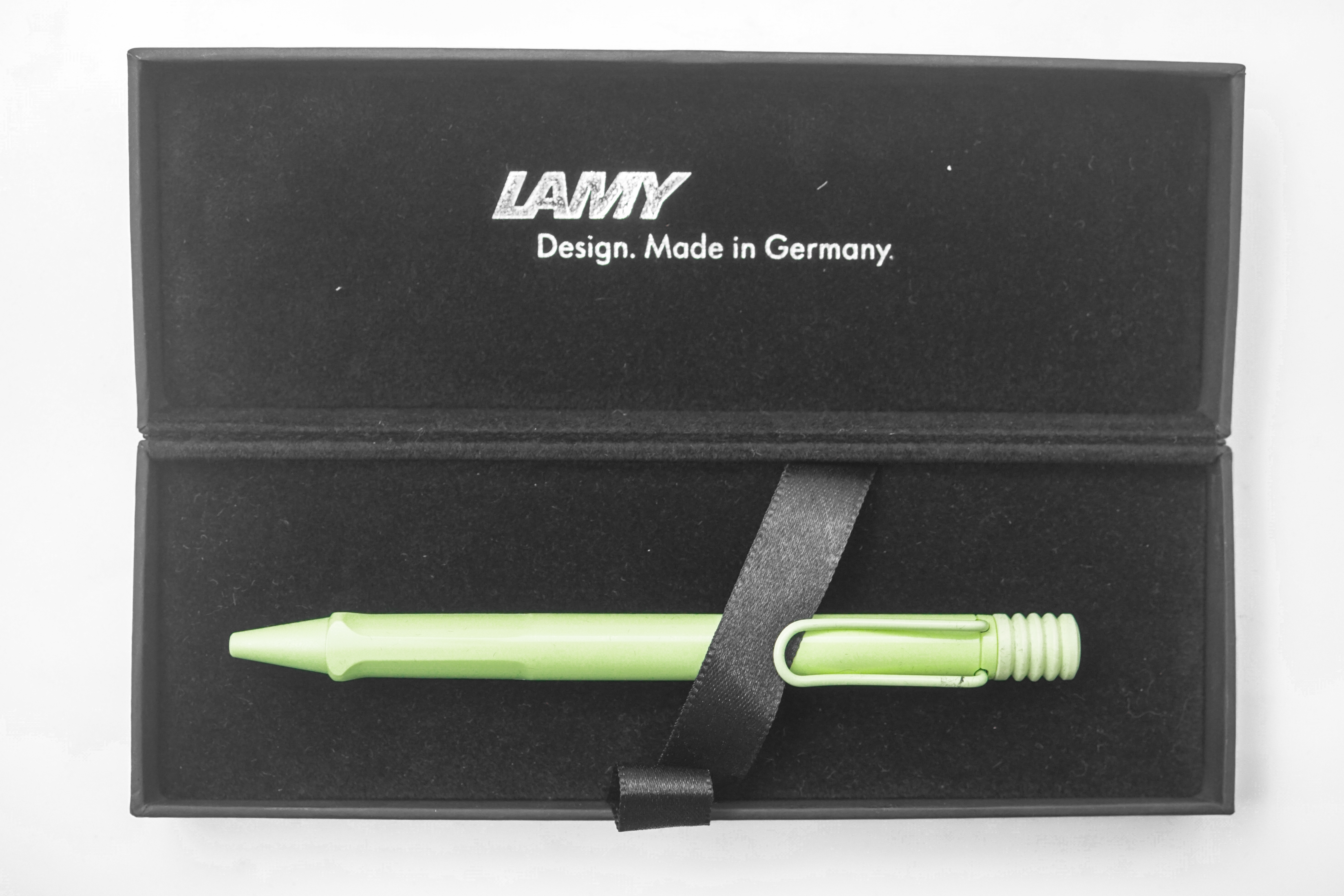 Lamy Safari Spring Green Color Body Medium Tip Retractable Type Ball Pen SKU 24802