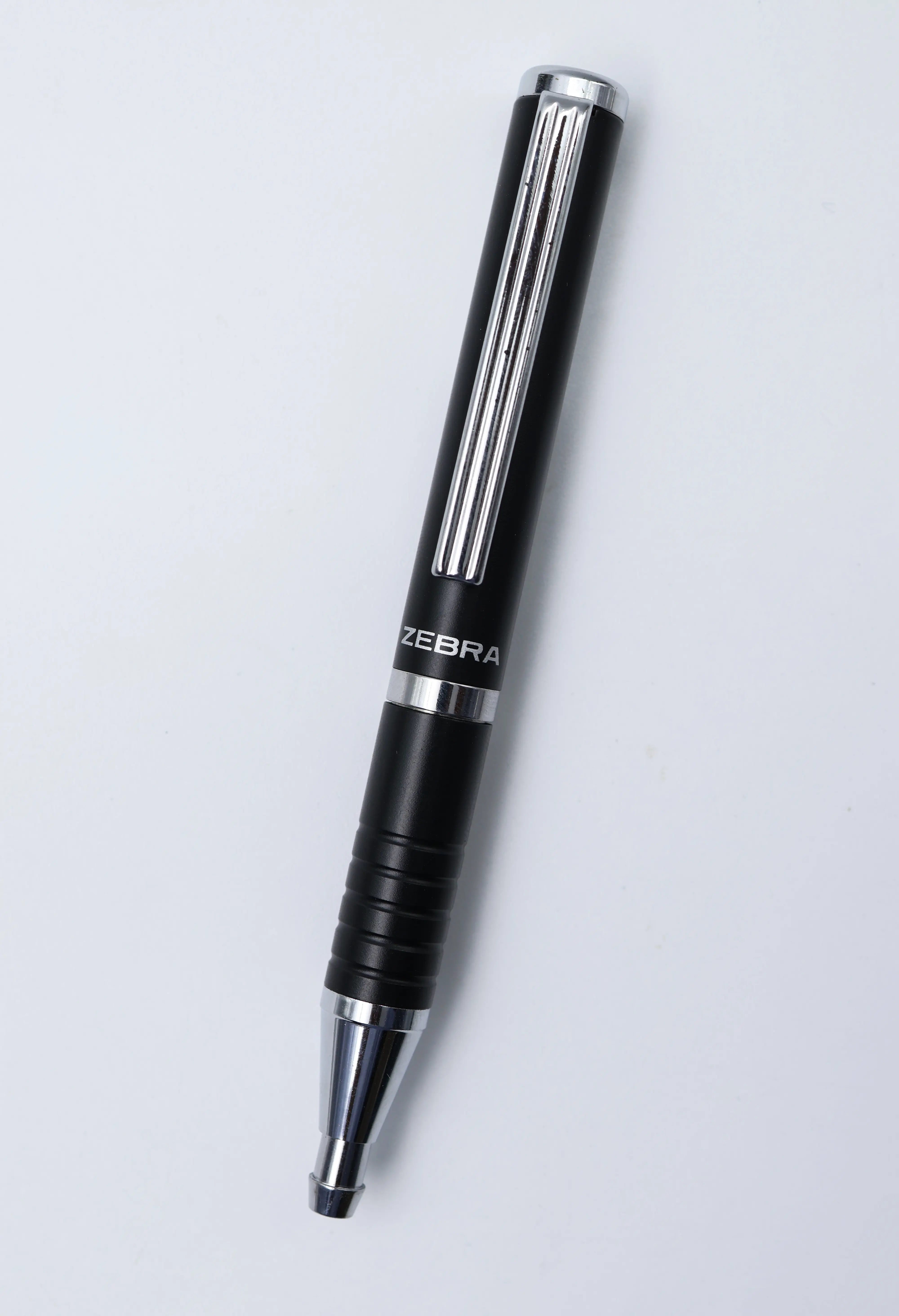 Zebra Penna A Sfera Retrattile SL-F1, Punta 0,7 Mm, Inchiostro Nero, Corpo Nero, Design Compatto E Scorrevole, Made In Japan - 2