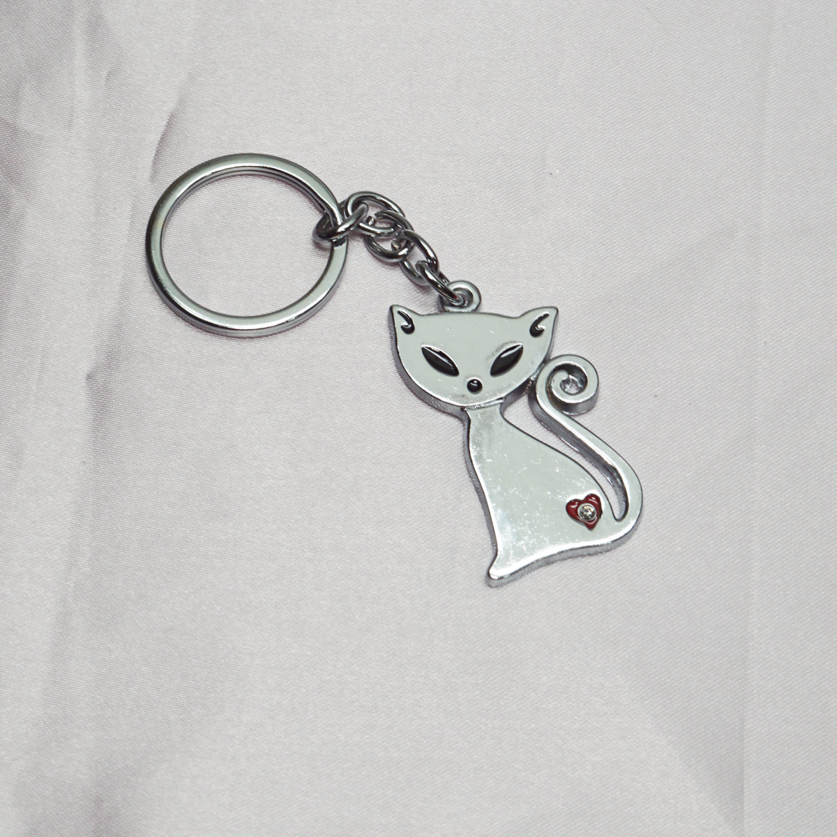 penhouse.in Shiny Silver Color Cat With Heart Symbol Keychain SKU KP058