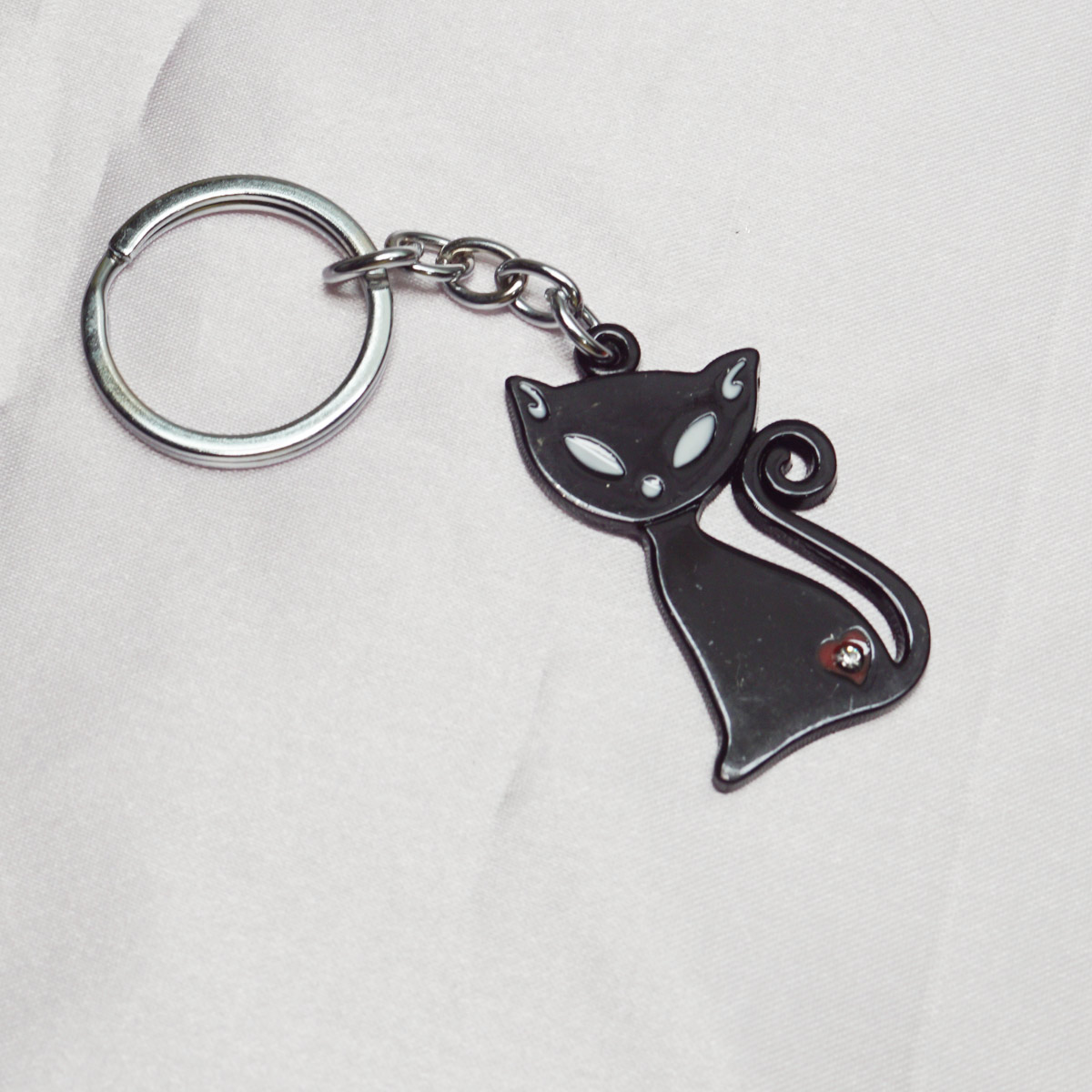penhouse.in Black Color Cat With Heart Symbol Keychain SKU KP059